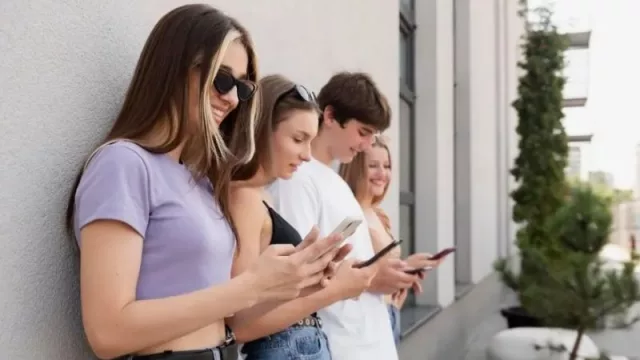 7 de cada 10 compras de la GenZ están influenciadas por redes sociales