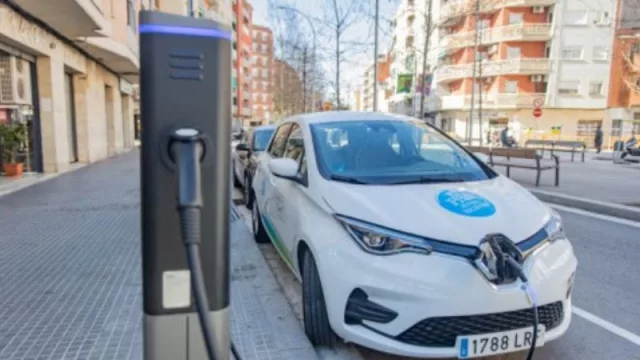 La implantación del vehículo eléctrico sigue creciendo en Cataluña (hasta abril se han vendido 7.910 vehículos electrificados)