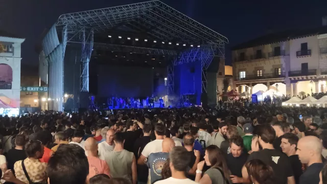 Vibra Argentina Fest: Barcelona se entregó a la magia del rock argento (y los Cadillacs pisaron el acelerador)