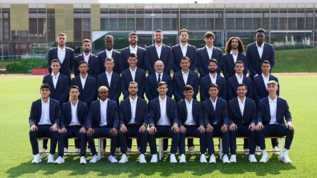 Así es el traje con el que elPulpo viste a La Selección Española de Fútbol (sastrería funcional y elegante de 300 euros)