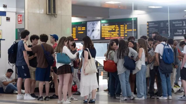El Gobierno aprueba el Verano Joven 2025, con una dotación de 120 millones para descuentos en transporte