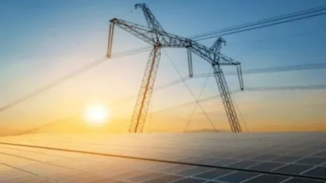 La fotovoltaica tiene la capacidad de controlar la tensión que Aagesen ha señalado como causa del apagón, pero la regulación aún no se lo permite