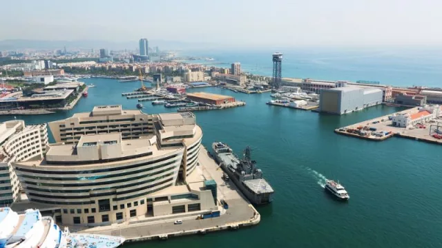 El auge del 'turismo azul' en Barcelona dispara la necesidad de soluciones para el aparcamiento