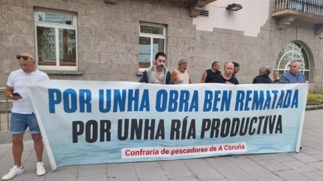 Mariscadores de la ría de O Burgo urgen una "solución" mientras no puedan faenar: "La situación es asfixiante"ç