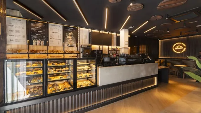 Manolo Bakes inaugura su primera tienda en Bilbao y lo celebra a lo grande con una coffee party