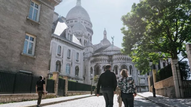 Un 40% de los españoles planea gastar más en sus viajes en 2025, según el último estudio Tendencias de Viajes de Booking.com