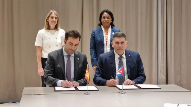 España pone en marcha un programa de conversión de deuda con Cuba de hasta 375 millones