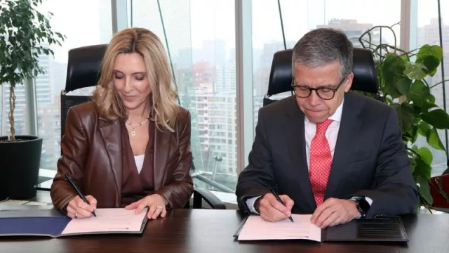 Mapfre y Banco Internacional firman alianza para la comercialización exclusiva de seguros en Latinoamérica