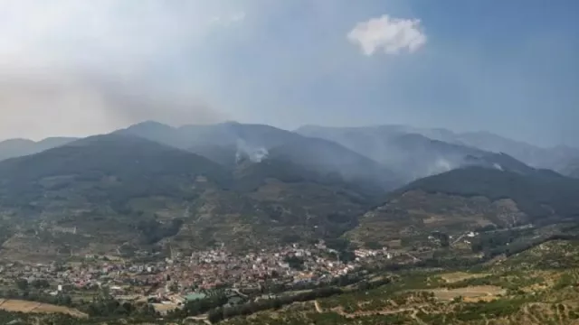 Bomberos catalanes vuelven de Jarilla (Cáceres) tras asegurar el flanco derecho del incendio