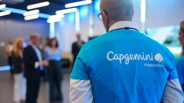 Díaz Ayuso visita la sede de Capgemini en Madrid con motivo del 50 aniversario de la compañía en España