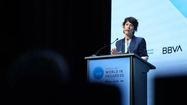 Elma Saiz señala que la inmigración es "fundamental para que el país siga creciendo"