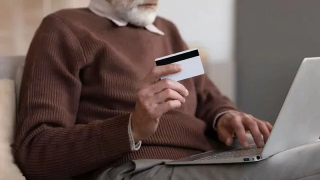 La catalana Bleta lanza una guía para prevenir las estafas a mayores en Black Friday