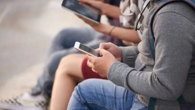 “Los menores podrán seguir encontrando vías para esquivar el nuevo control de acceso a redes sociales si el sistema no se diseña con garantías técnicas y legales” (advierten los expertos)