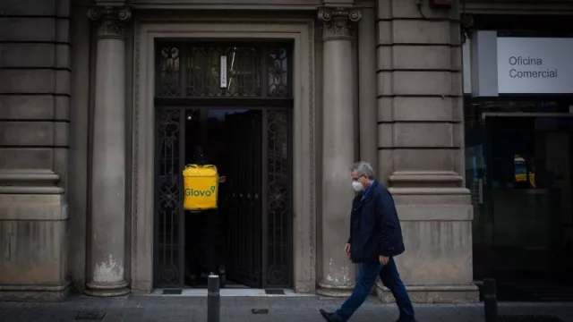 Glovo anuncia un ERE que afectará a unos 750 repartidores y reducirá la actividad en 60 localidades