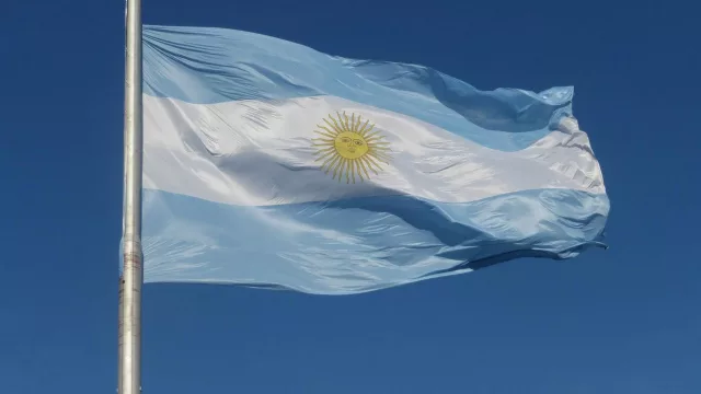 El riesgo país de Argentina alcanza los 600 puntos por primera vez en 2026 por las tensiones geopolíticas