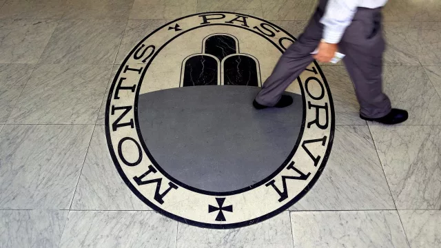 El CEO destituido de Monte dei Paschi logra los votos para ser reelegido y recuperar su cargo