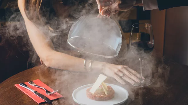 Grand Hyatt Barcelona invita a un viaje contemporáneo por el Mediterráneo con la nueva carta de Sofia Bar & Tapas