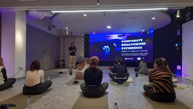 Breathwork Madrid impulsa una nueva tendencia en empresas: sesiones de respiración consciente para mejorar la cohesión y el bienestar de los equipos