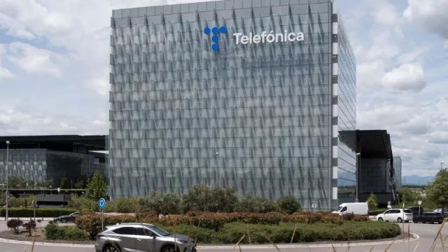 Telefónica reduce un 68% sus pérdidas hasta marzo tras desinvertir en Latam y confirma previsiones
