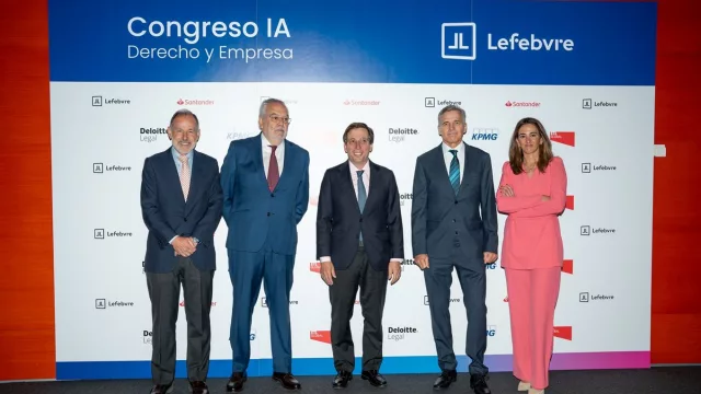 Martínez-Almeida: "Uno de los motores de la sociedad es la IA, pero la verdadera transformación surge de las personas"