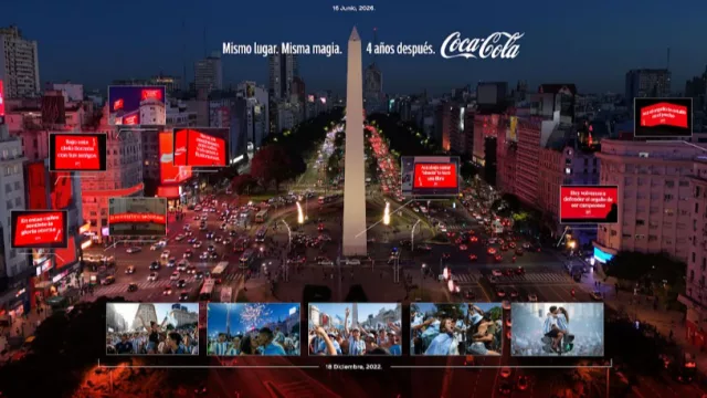 Coca-Cola Argentina tiñó de rojo las pantallas del Obelisco por el debut de Argentina en el Mundial 2026