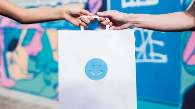 Del Mundial a tu casa: cómo los viajeros traen merchandising oficial y financian su viaje