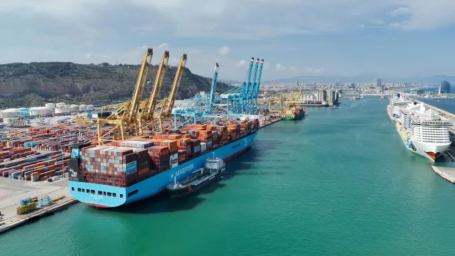 Hito en el Port de Barcelona: Repsol y Maersk abastecen un barco con bioetanol