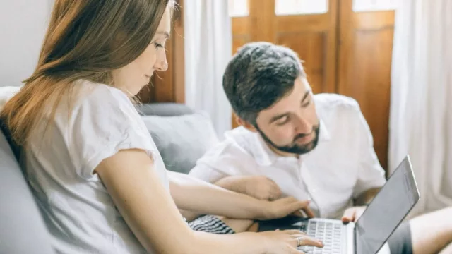 Cómo invierten las parejas argentinas: datos y tendencias de Sumar Inversión