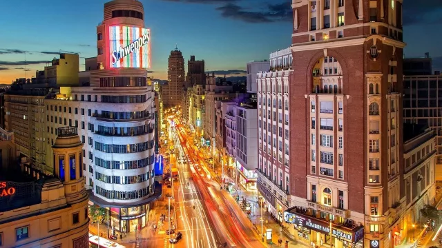 El 'efecto Shakira' impulsa las reservas de vuelos a Madrid con un incremento del 72%