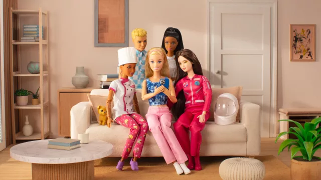 Barbie busca nueva Casa de Sueños en la nueva campaña publicitaria de Fotocasa