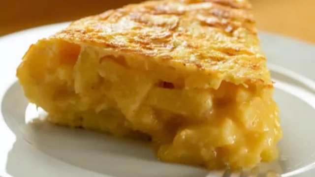 Ha vencido la tortilla de patata: España elige a la más jugosa y con cebolla como su gran reina