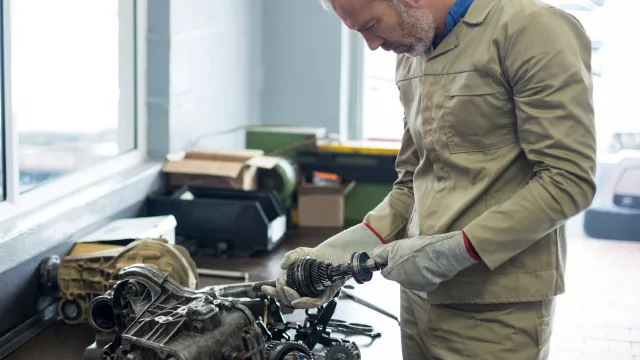 Talleres Murillo analiza los 5 hábitos de conducción que pueden favorecer la acumulación de carbonilla en el motor