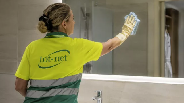 Tot-Net gestiona la limpieza en hoteles y residencias mediante planes personalizados