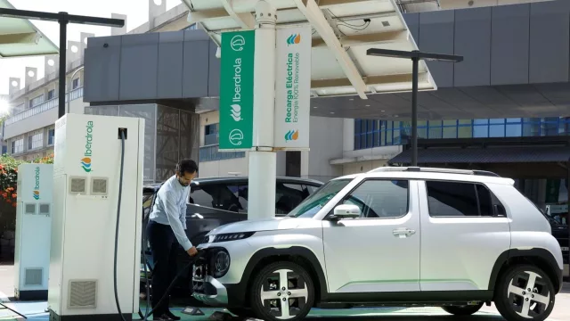 Iberdrola supera los 97.000 puntos de recarga instalados entre hogares