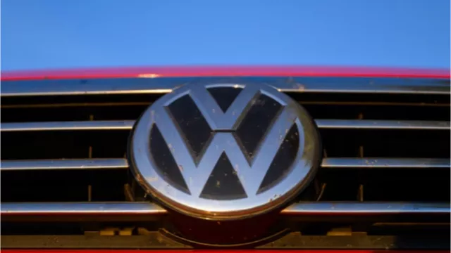 Volkswagen plantea congelar salarios en Alemania hasta 2030, según un periódico alemán